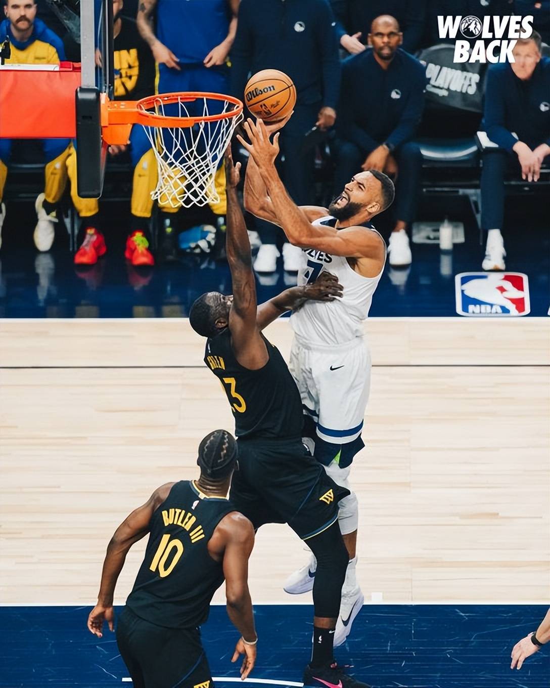 热门队伍遭遇黑马,比赛陷入悬念! 热门队伍遭遇黑马,比赛陷入悬念!