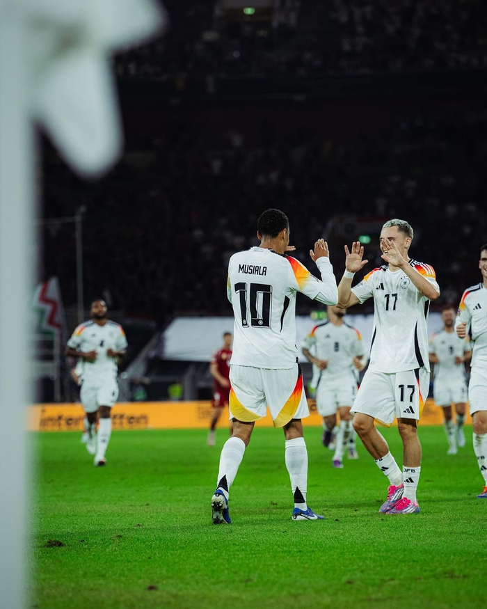 德国队踢出了穷追猛打的进攻 德国队踢出了穷追猛打的进攻