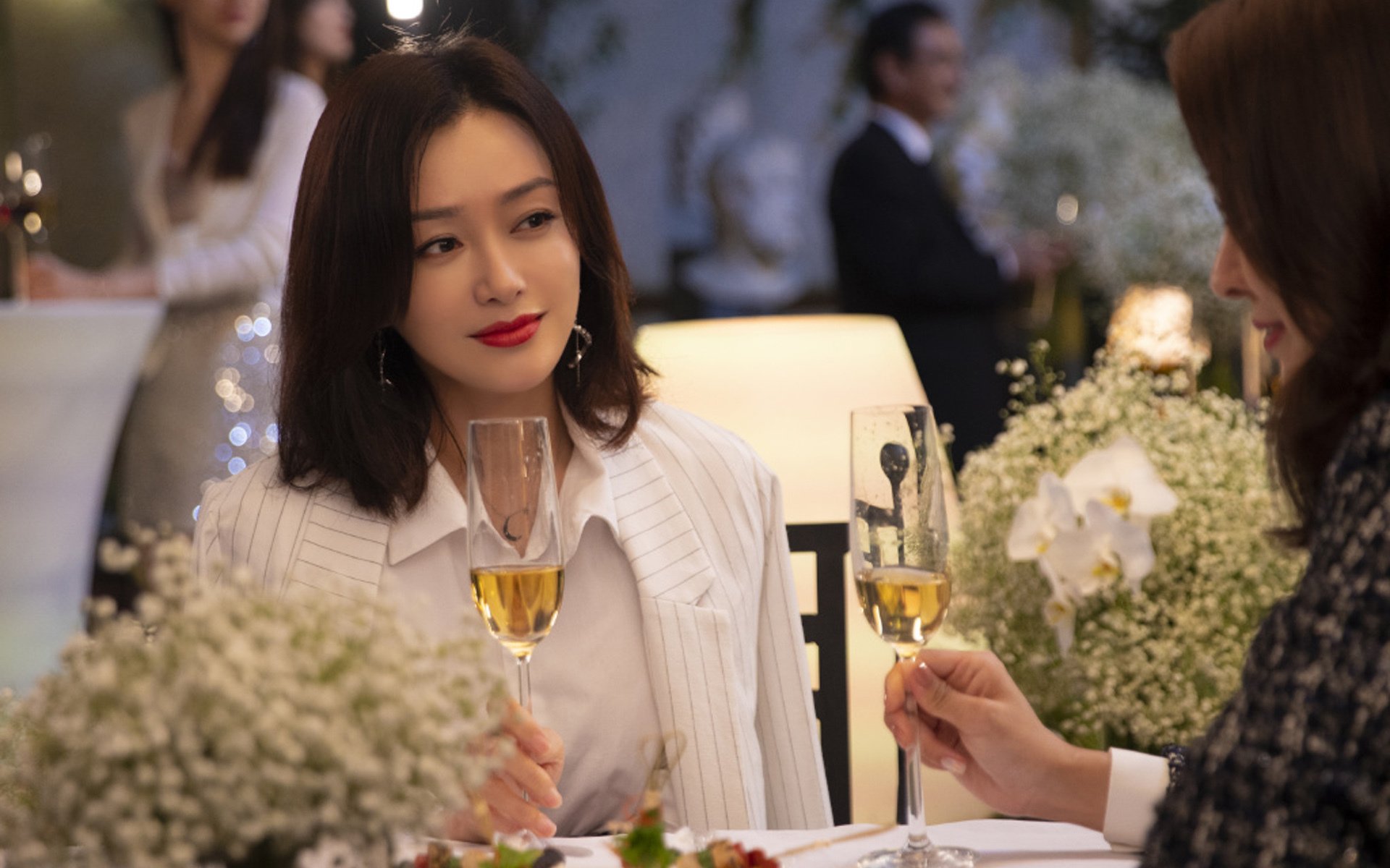 阿克,跨越国界与身份的定义